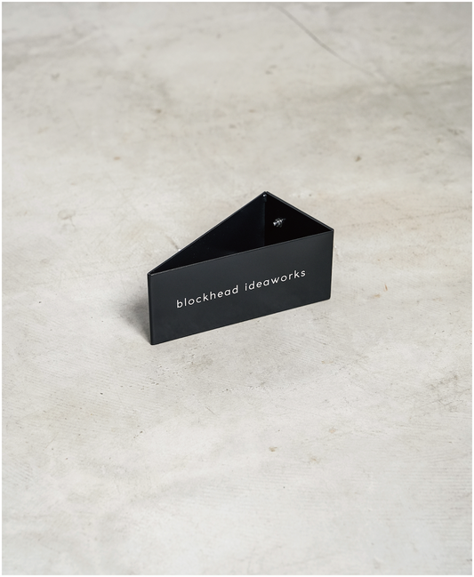 アイアン三角形突き出しサイン - 黒