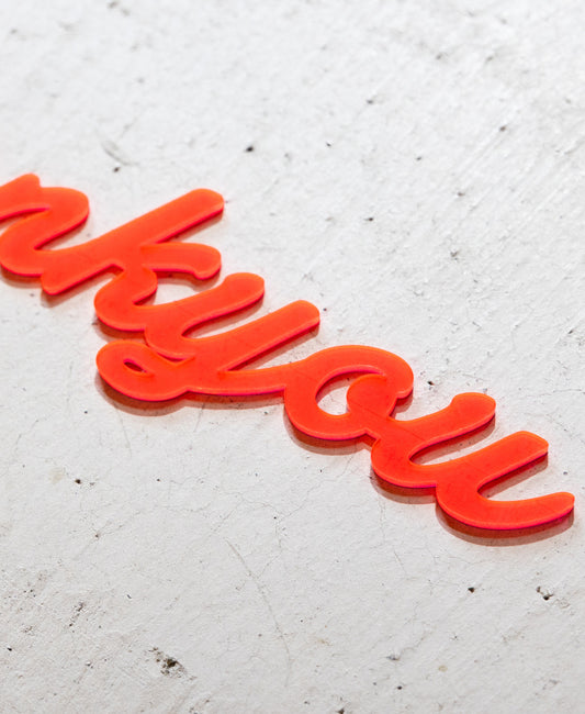 赤色アクリルのウォールステッカー