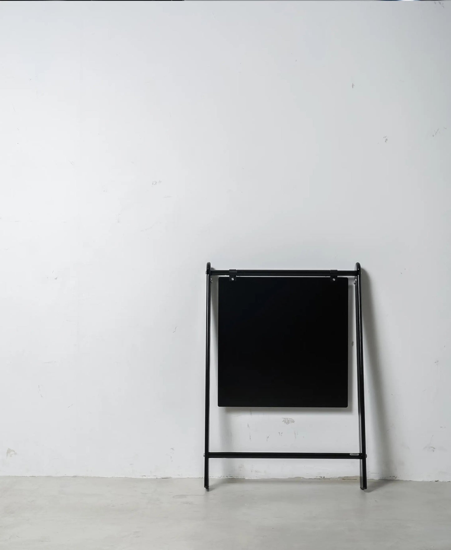 アイアンスタンドサイン - 黒/白