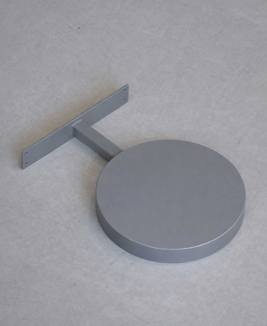 アイアン円形突き出しサイン - チャコールグレー