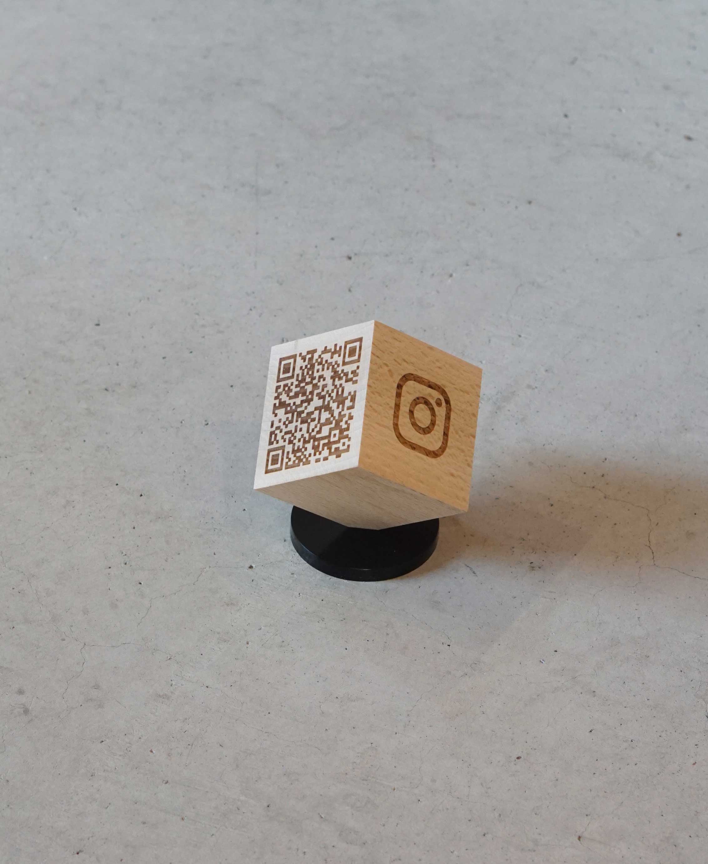 ユニークな無垢材卓上サイン_小さな木製ブロックサイン – 看板の通販