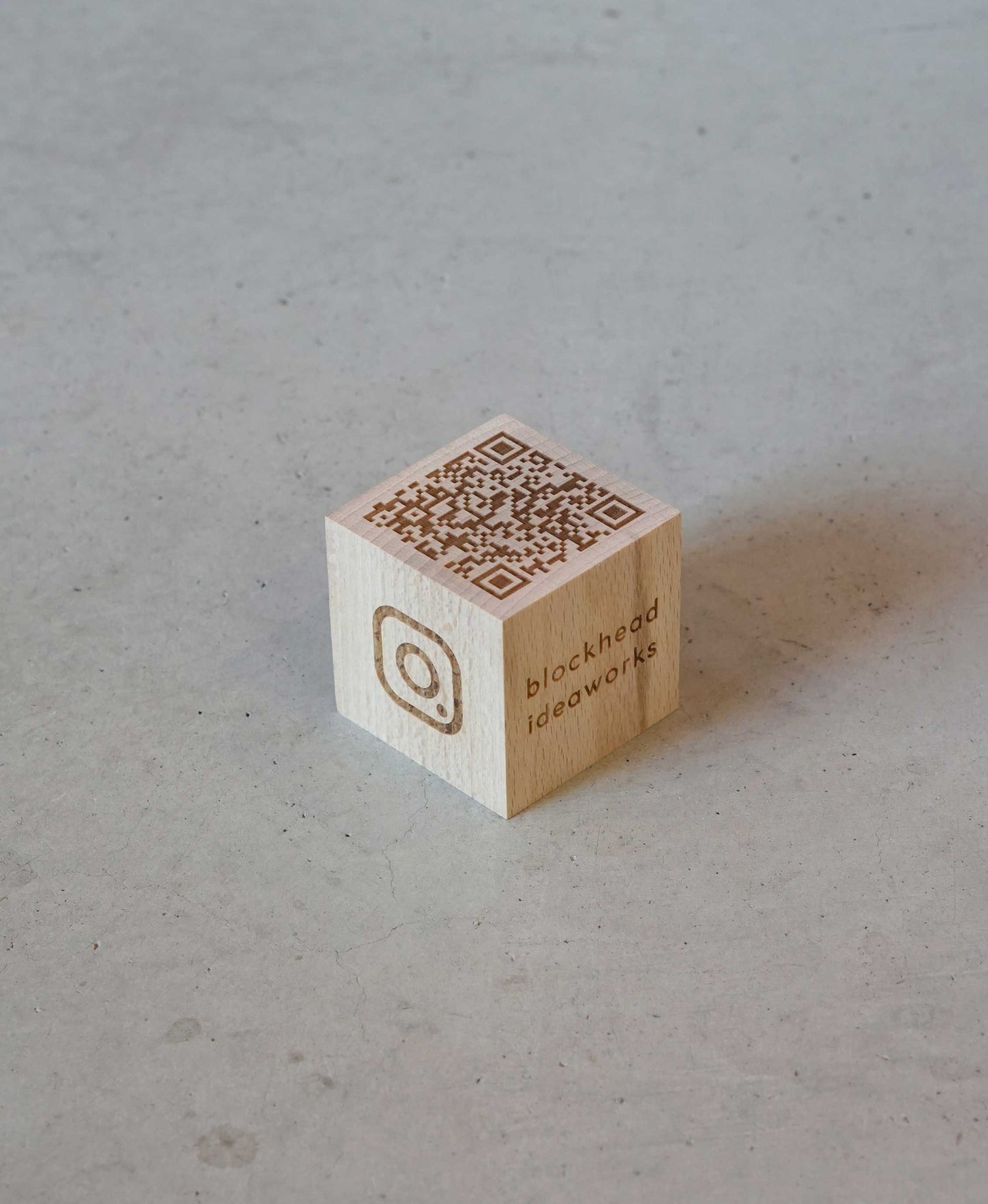 小さな木製ブロックサイン
