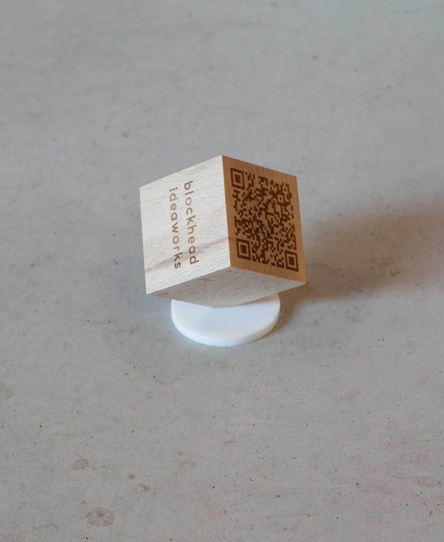 小さな木製ブロックサイン