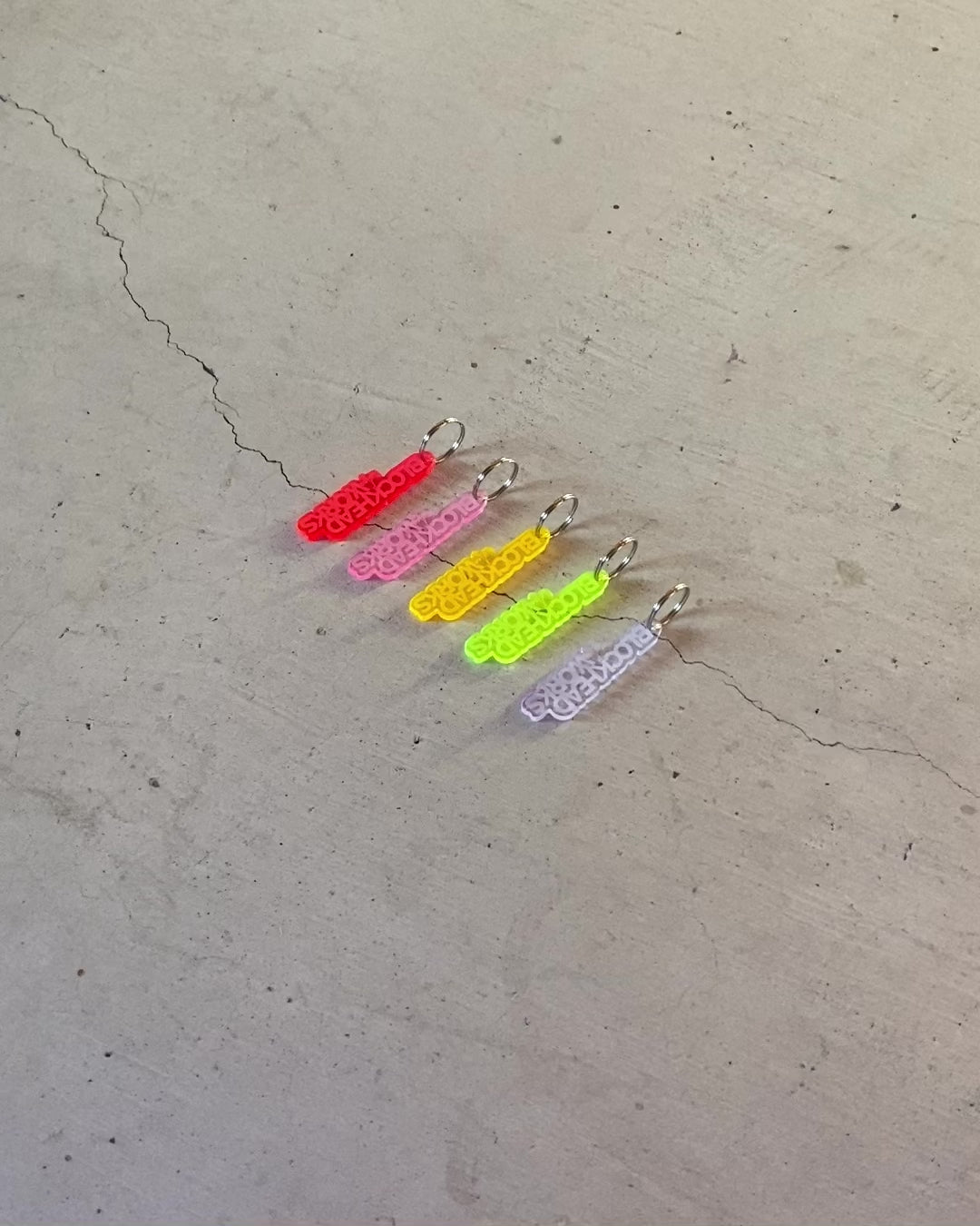 10個から作れるオリジナルグッズ_アクリルキーホルダー_